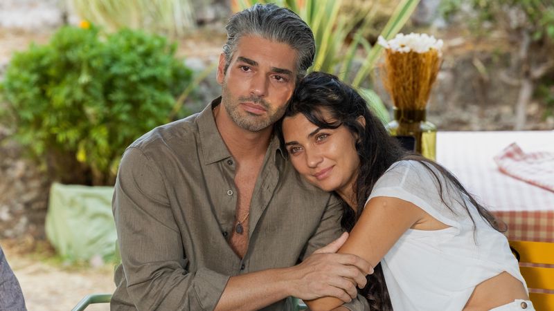 Zeytin Ağacı Tuba Büyüküstün Şükrü Özyıldız